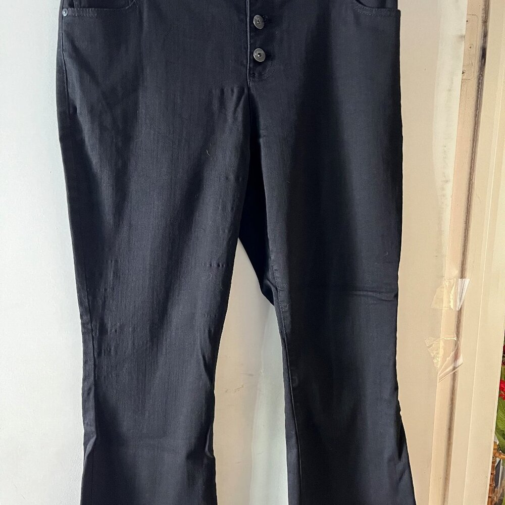 INC women's black stretch denim 4 button fly crops with frayed hems - size 8